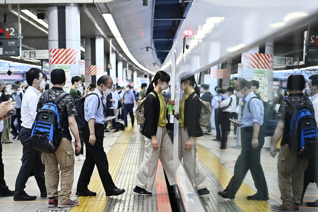 Tokyo đối phó nạn quấy rối tình dục trên tàu điện
