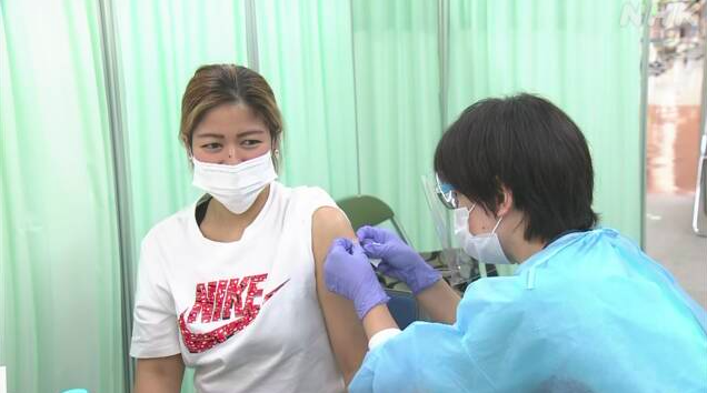 Mass inoculation for foreign residents in the city